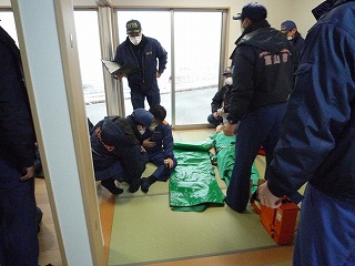 実施報告 12 14 月 応急仮設木造住宅モデルハウスにおいて救急搬送訓練が実施されました 富山県広域消防防災センター内 新着情報 富山県優良住宅協会